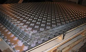 Лист алюминиевый рифленый 1.5х1500х3000мм (Квинтет) ТУ 1-801--20-2008